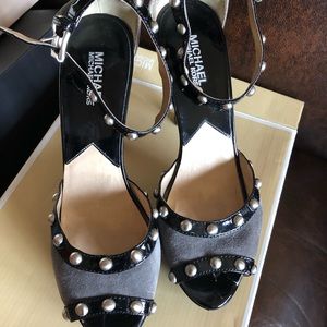 Michael Kors Gray & Black suede pumps